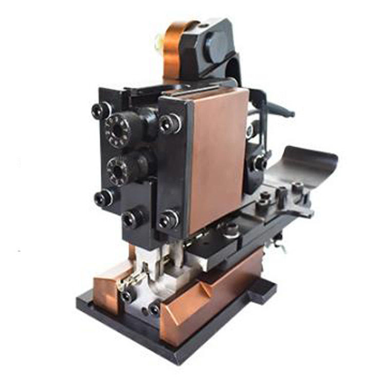 Υψηλής ακρίβειας κατασκευή Custom Ring Round Spade Flag Pin Copper Isolated Terminal Applicator Crimping Terminals Mold
